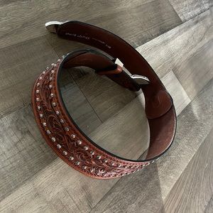 Hand tooled thick western belt. Never worn. Sooo cute with dresses